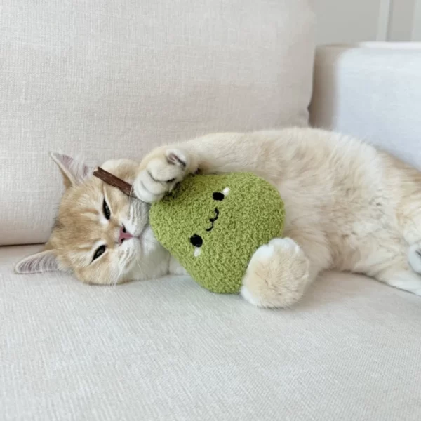Kitten Playing with Clawcove Lemon Silvervine Cat Toy - Chewing and Interactive Fun Kitten chewing and playing with Clawcove Lemon Silvervine Cat Toy, enjoying its soft and bite-resistant design.