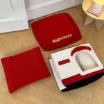 Easy-to-clean cat bed with a fully removable and washable cover for hygiene.