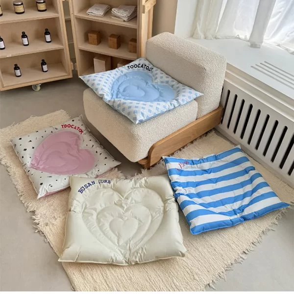 Healing Heart Cooling Mat – Natural Physical Cooling for Your Pet’s Comfort and Rest